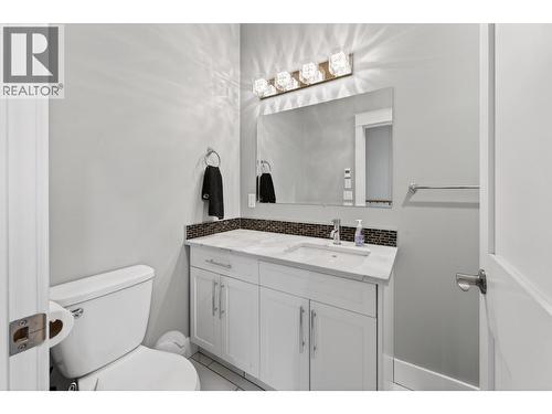 Top Floor 3PC  Bath - 1512 Granite Drive Unit# 4, Golden, BC - Indoor Photo Showing Bathroom