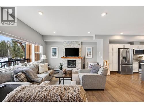 1512 Granite Drive Unit# 4, Golden, BC - Indoor Photo Showing Living Room With Fireplace