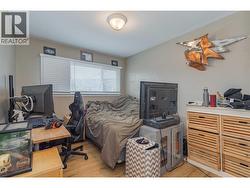 Main house 2nd bedroom upstairs - 