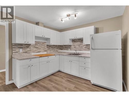 Lower level kitchenette - 885 Walrod Street, Kelowna, BC - Indoor Photo Showing Kitchen