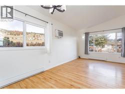 Legal suite with views of Knox & Dilworth Mountains - 