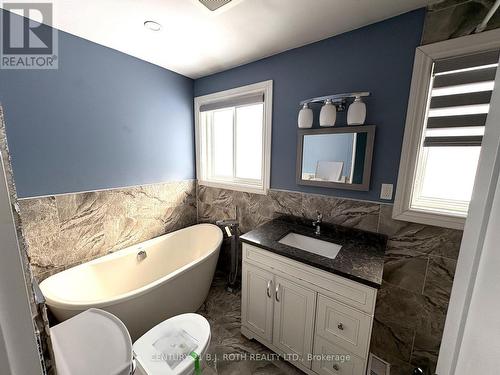 150 Nelson Street E, New Tecumseth, ON - Indoor Photo Showing Bathroom