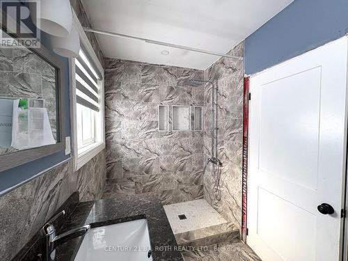 150 Nelson Street E, New Tecumseth, ON - Indoor Photo Showing Bathroom