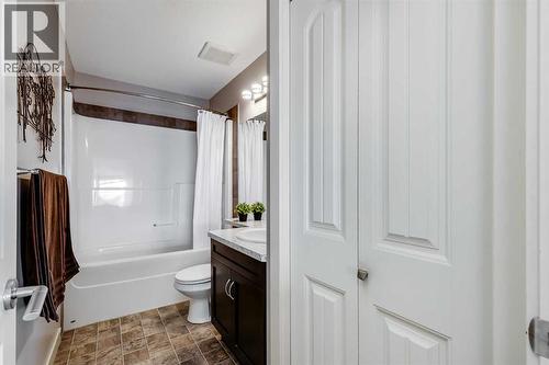 Main Bathroom Upstairs - 382 Williamstown Green Nw, Airdrie, AB - Indoor Photo Showing Bathroom