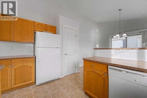 272 Chaparral Drive Se, Calgary, AB - Indoor Photo Showing Kitchen
