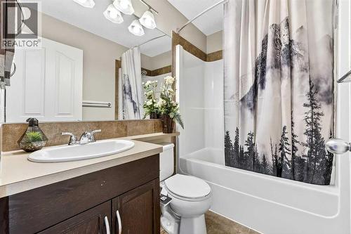 336 Cranberry Circle Se, Calgary, AB - Indoor Photo Showing Bathroom