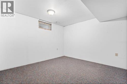 Guest Bedroom - 724 Pinecliff Road Ne, Calgary, AB - Indoor Photo Showing Other Room
