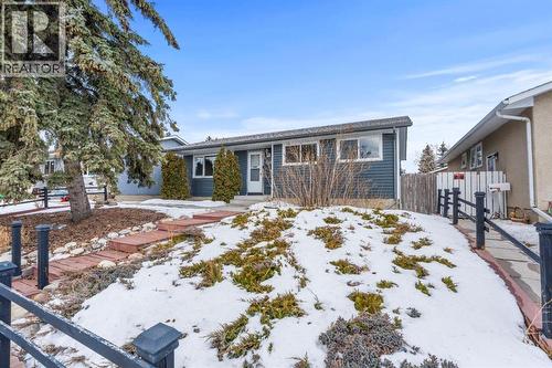 724 Pinecliff Road Ne, Calgary, AB - Outdoor