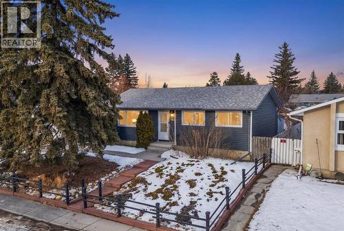 724 Pinecliff Road NE  Calgary, AB T1Y 3X1