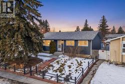 724 Pinecliff Road NE  Calgary, AB T1Y 3X1