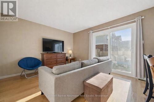 33 - 124 Gosling Gardens, Guelph (Clairfields/Hanlon Business Park), ON - Indoor Photo Showing Living Room