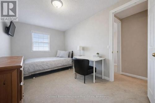 33 - 124 Gosling Gardens, Guelph (Clairfields/Hanlon Business Park), ON - Indoor Photo Showing Bedroom