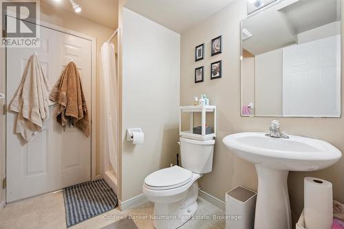 33 - 124 Gosling Gardens, Guelph (Clairfields/Hanlon Business Park), ON - Indoor Photo Showing Bathroom