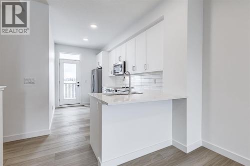 202, 437 Alpine Avenue Sw, Calgary, AB - Indoor Photo Showing Kitchen