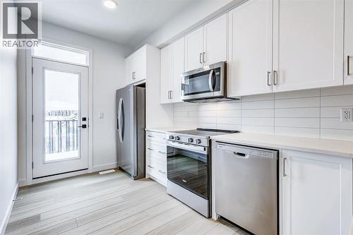 202, 437 Alpine Avenue Sw, Calgary, AB - Indoor Photo Showing Kitchen