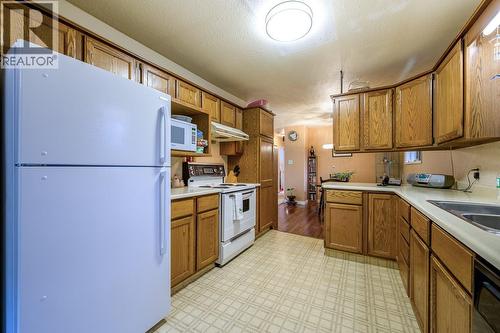 1835 Westsyde Road, Kamloops, BC - Indoor Photo Showing Kitchen