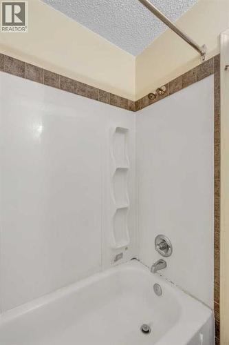 14, 8112 36 Avenue Nw, Calgary, AB - Indoor Photo Showing Bathroom