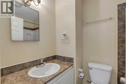 14, 8112 36 Avenue Nw, Calgary, AB - Indoor Photo Showing Bathroom