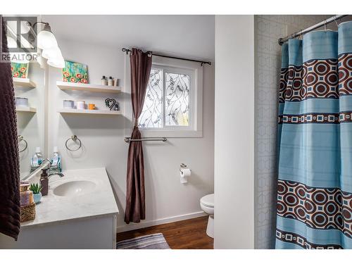 In-law suite bathroom located on main/first level of home - 865 Theodora Road, Kelowna, BC - Indoor Photo Showing Bathroom