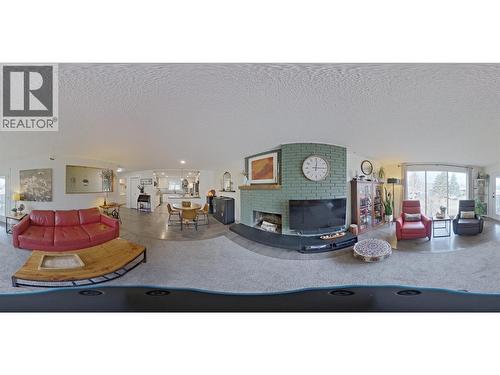 865 Theodora Road, Kelowna, BC - Indoor Photo Showing Living Room
