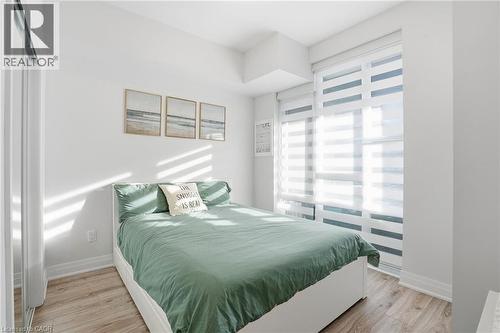 16 Concord Place Unit# 346, Grimsby, ON - Indoor Photo Showing Bedroom