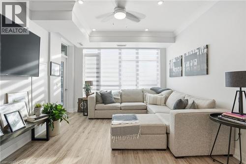 16 Concord Place Unit# 346, Grimsby, ON - Indoor Photo Showing Living Room