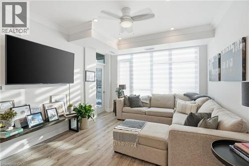 16 Concord Place Unit# 346, Grimsby, ON - Indoor Photo Showing Living Room