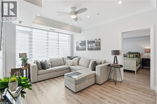 16 Concord Place Unit# 346, Grimsby, ON - Indoor Photo Showing Living Room