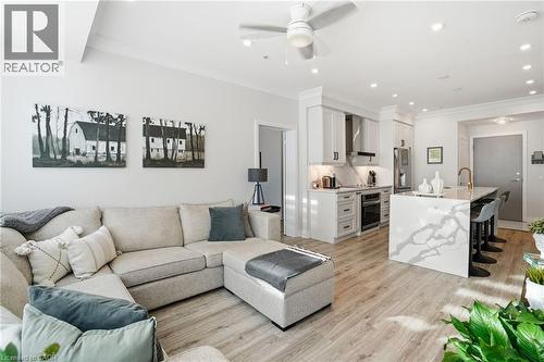 16 Concord Place Unit# 346, Grimsby, ON - Indoor Photo Showing Living Room