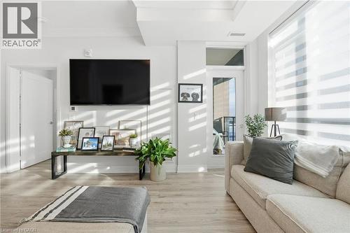 16 Concord Place Unit# 346, Grimsby, ON - Indoor Photo Showing Other Room