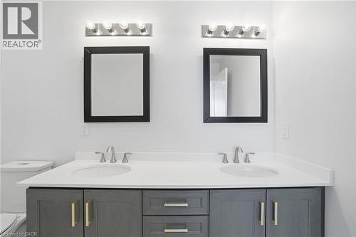 16 Concord Place Unit# 346, Grimsby, ON - Indoor Photo Showing Bathroom