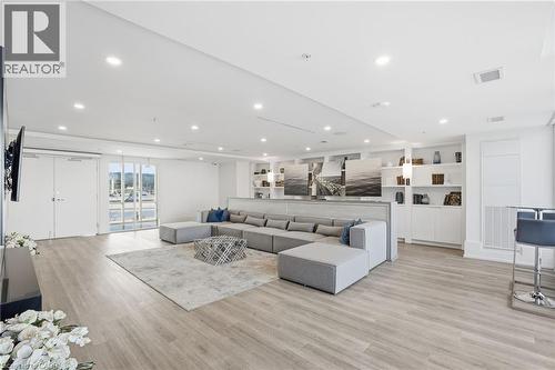 16 Concord Place Unit# 346, Grimsby, ON - Indoor