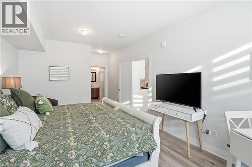 16 Concord Place Unit# 346, Grimsby, ON - Indoor Photo Showing Other Room