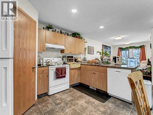 628 Industrial Avenue Se, Medicine Hat, AB - Indoor Photo Showing Kitchen With Double Sink