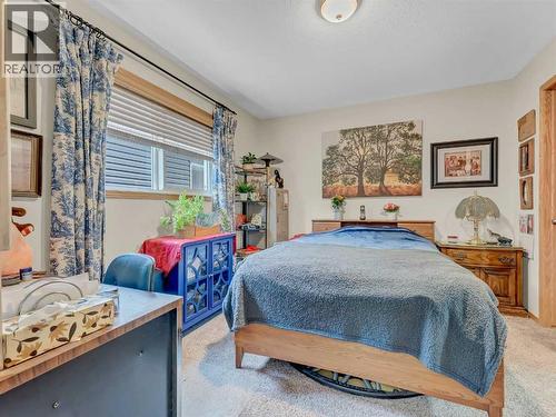 628 Industrial Avenue Se, Medicine Hat, AB - Indoor Photo Showing Bedroom