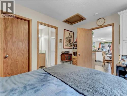 628 Industrial Avenue Se, Medicine Hat, AB - Indoor Photo Showing Bedroom