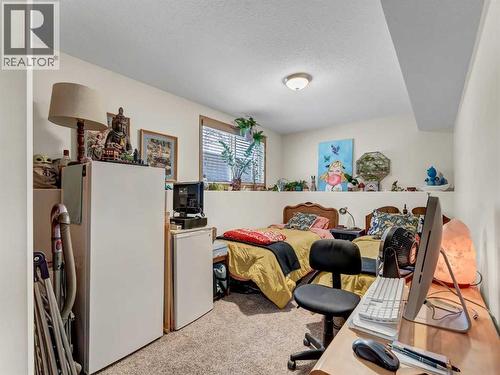 628 Industrial Avenue Se, Medicine Hat, AB - Indoor Photo Showing Bedroom