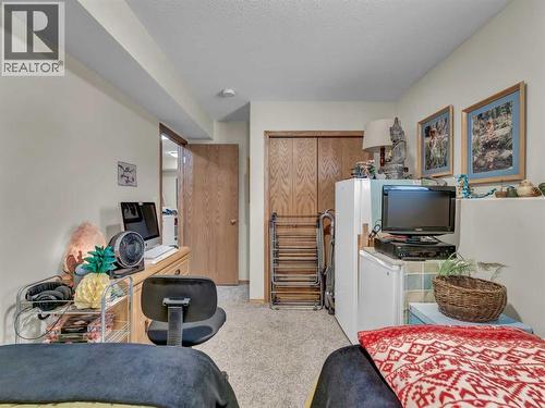 628 Industrial Avenue Se, Medicine Hat, AB - Indoor