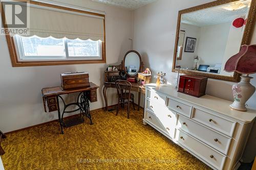 2 Silke Drive, Petawawa, ON - Indoor