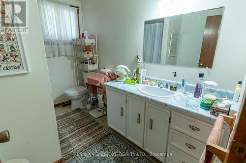 2 Silke Drive, Petawawa, ON - Indoor Photo Showing Bathroom