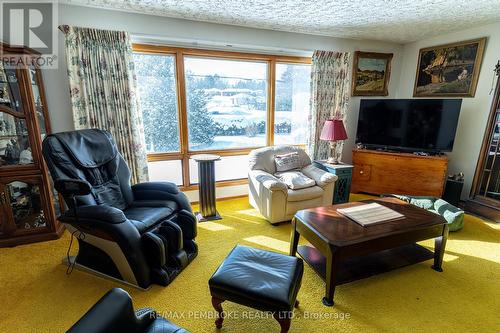 2 Silke Drive, Petawawa, ON - Indoor Photo Showing Living Room