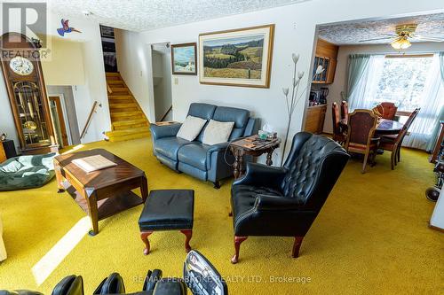 2 Silke Drive, Petawawa, ON - Indoor Photo Showing Living Room