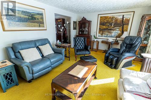 2 Silke Drive, Petawawa, ON - Indoor Photo Showing Living Room