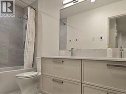 Connect with a full bathroom - 