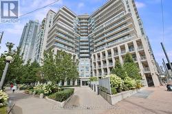 413 - 410 QUEENS QUAY W  Toronto, ON M5V 3T1