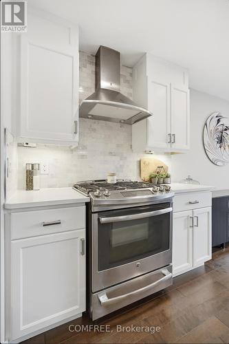 61 Evergreens Drive, Grimsby (Grimsby West), ON - Indoor Photo Showing Kitchen With Upgraded Kitchen
