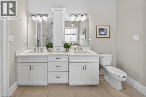 224 Mountain Road, Grimsby, ON - Indoor Photo Showing Bathroom