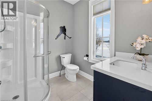 Ensuite Bathroom - 224 Mountain Road, Grimsby, ON - Indoor Photo Showing Bathroom