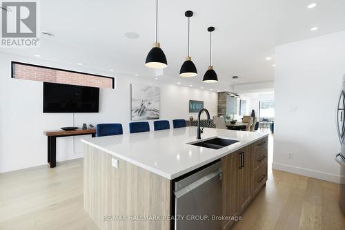 Main Level - Kitchen - 2167 Rice Avenue, Ottawa, ON - Indoor Photo Showing Kitchen With Double Sink With Upgraded Kitchen