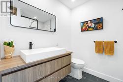 2nd floor - 4 piece bathroom - 